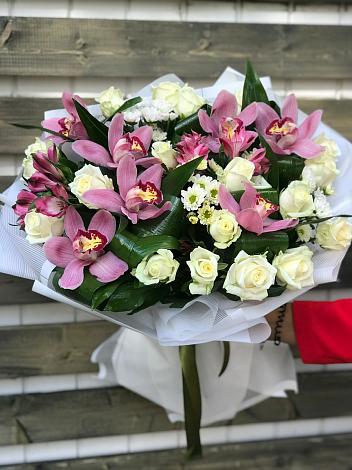 Букет цветов из: Розы и Хризантемы в Поселок Чайковского