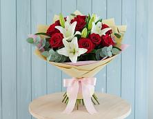 Букет цветов из:  Лилии и Розы в Поселок Чайковского