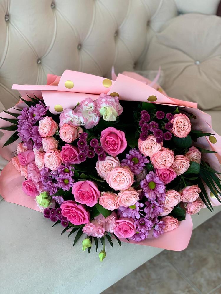 Букет цветов из: Хризантемы, Розы и Лизиантусы в Поселок Чайковского