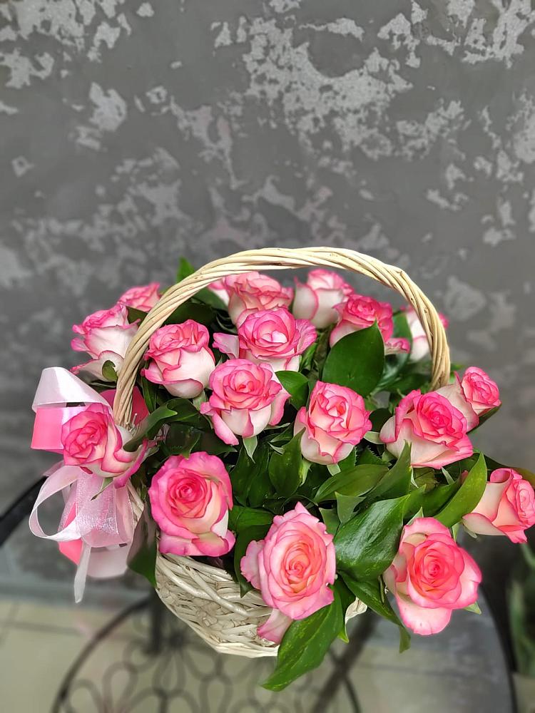 Цветочная композиция из Розы в корзине в Поселок Чайковского