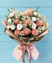 Букет цветов из:  Розы, Альстромерии и Лизиантусы в Поселок Чайковского