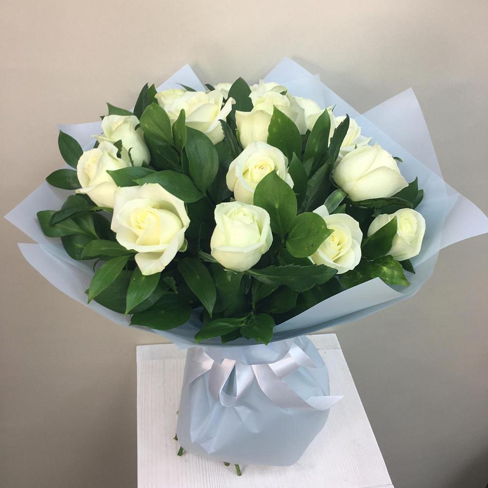 Букет 15 Белых роз Проуд в Поселок Чайковского