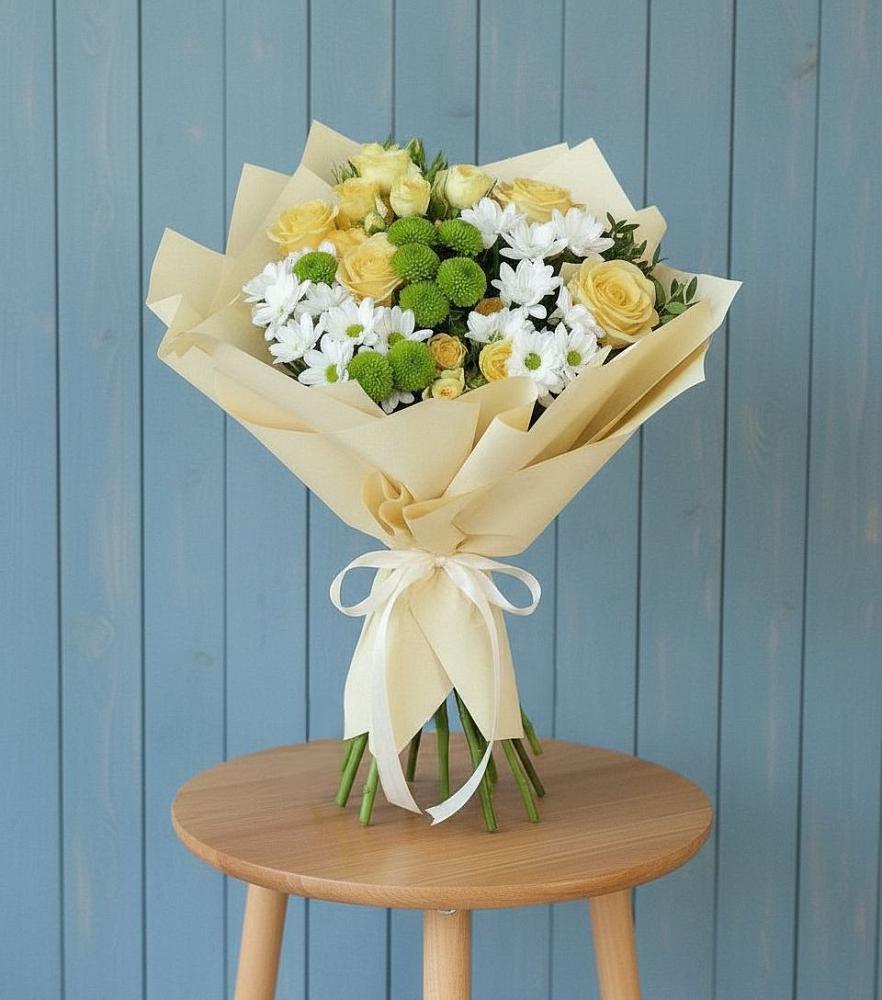 Букет цветов из: Хризантемы и Розы в Поселок Чайковского