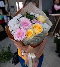 Букет цветов из:  Герберы, Розы и Хризантемы в Поселок Чайковского