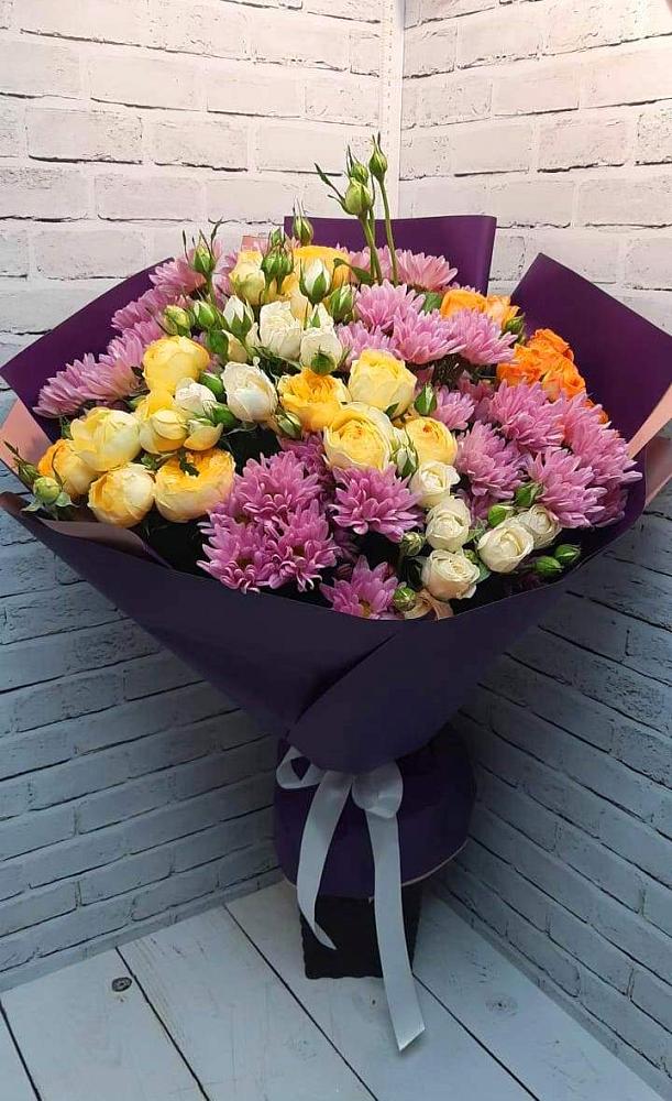 Букет цветов из: Хризантемы и Розы в Поселок Чайковского