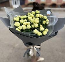 Букет Белые кустовые розы Солинеро в Поселок Чайковского
