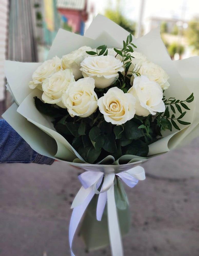 Букет Белые розы Проуд в Поселок Чайковского