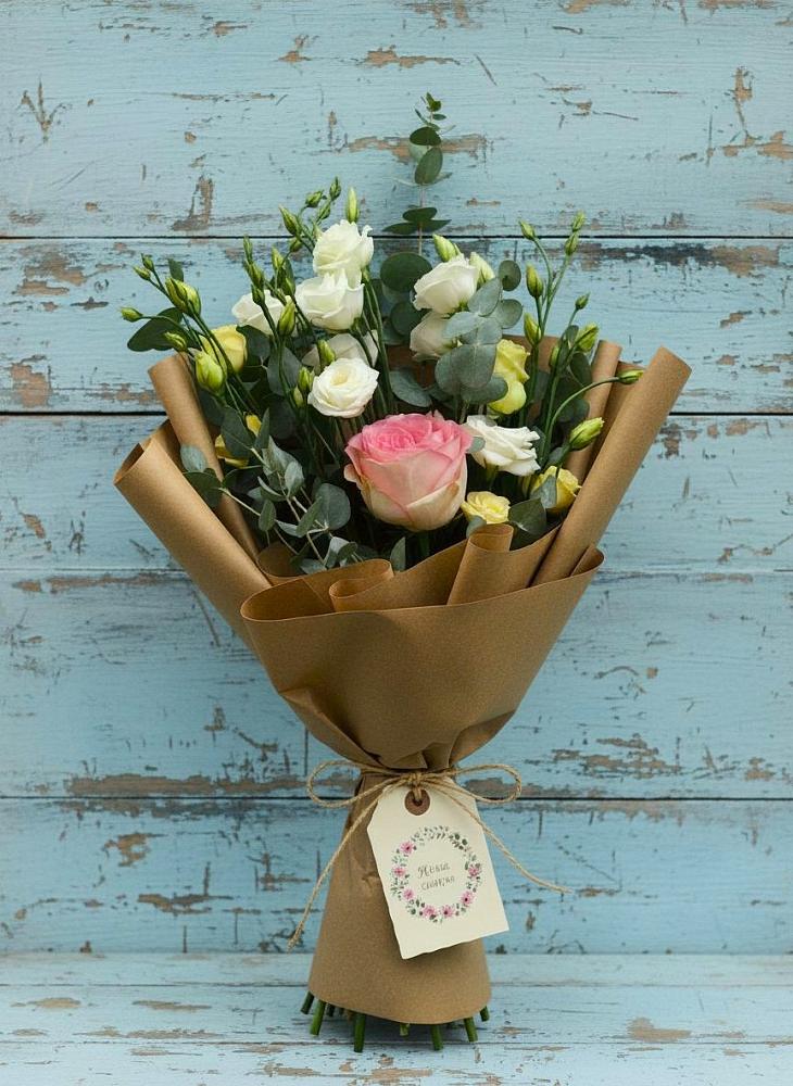 Букет цветов из: Розы и Лизиантусы в Поселок Чайковского