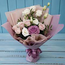 Букет цветов из:  Розы и Лизиантусы в Поселок Чайковского