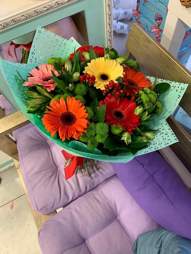 Букет цветов из: Герберы, Хризантемы и Альстромерии в Поселок Чайковского