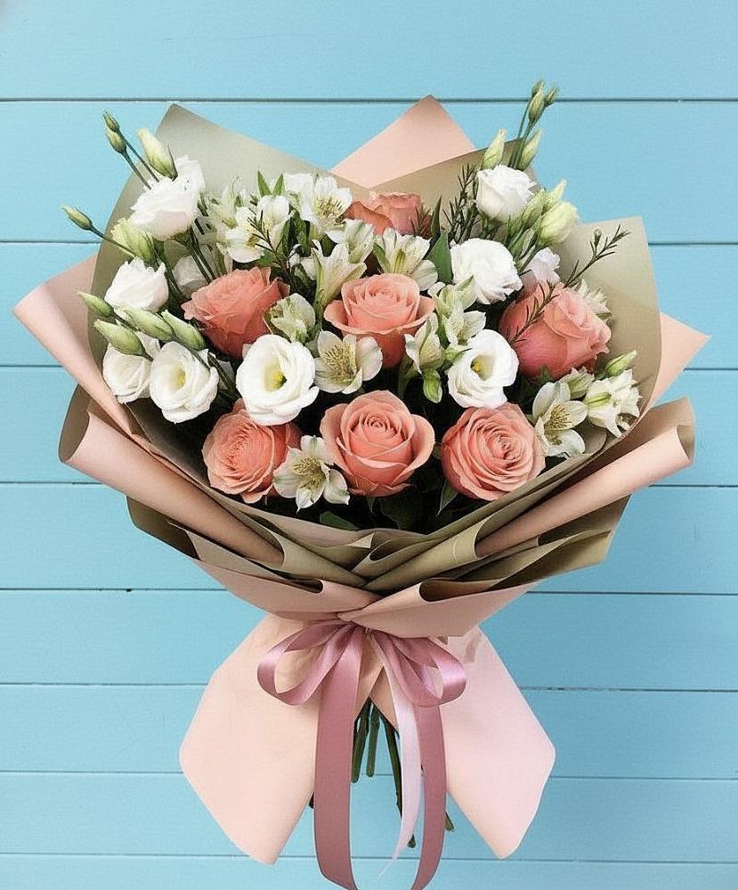 Букет цветов из: Розы, Альстромерии и Лизиантусы в Поселок Чайковского