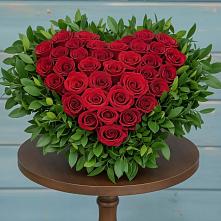 Цветочная композиция из Розы в виде сердца в Поселок Чайковского