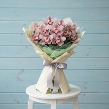 Букет цветов из:  Орхидеи и Розы в Поселок Чайковского