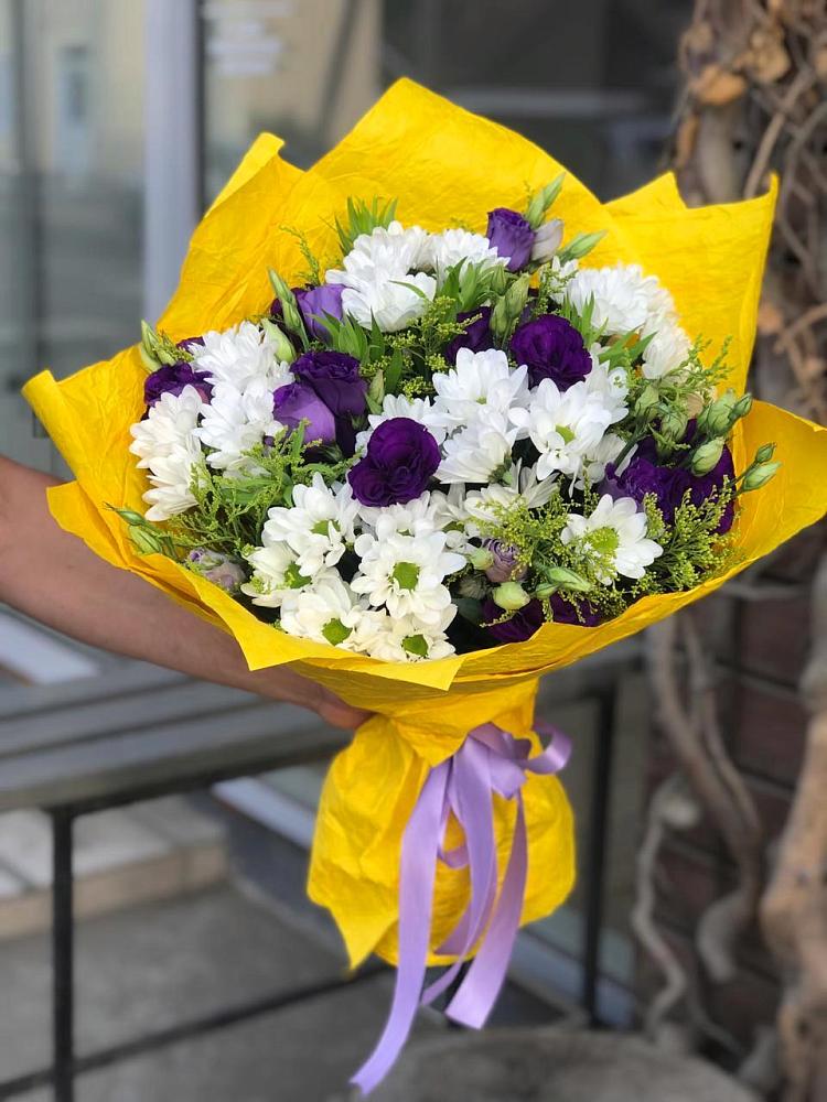 Букет цветов из: Ирисы, Хризантемы и Ромашки в Поселок Чайковского