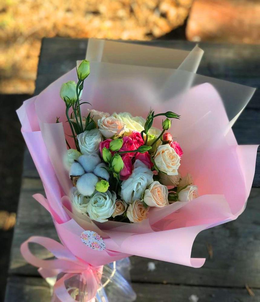 Букет цветов из: Розы и Лизиантусы в Поселок Чайковского