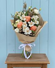 Букет цветов из:  Альстромерии, Лизиантусы, Розы и Хризантемы в Поселок Чайковского