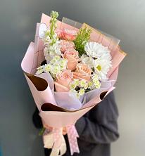 Букет цветов из:  Хризантемы и Розы в Поселок Чайковского
