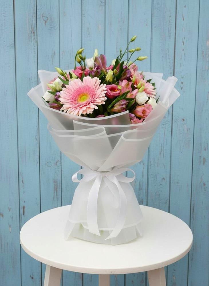 Букет цветов из: Герберы, Альстромерии и Лизиантусы в Поселок Чайковского