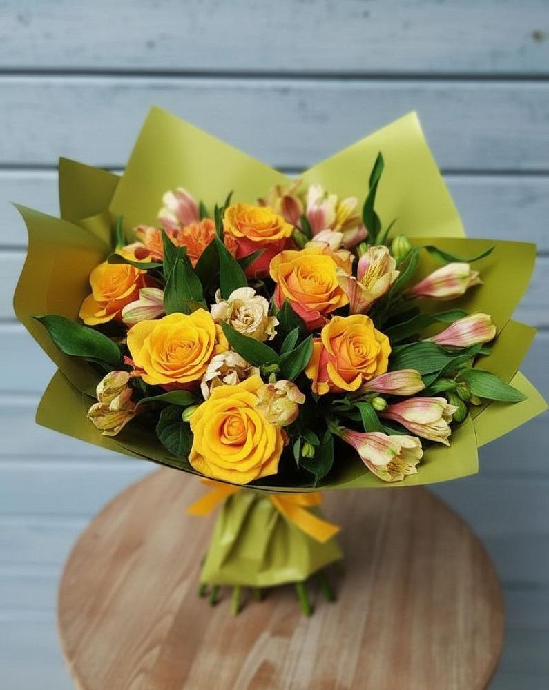 Букет цветов из: Альстромерии и Розы в Поселок Чайковского