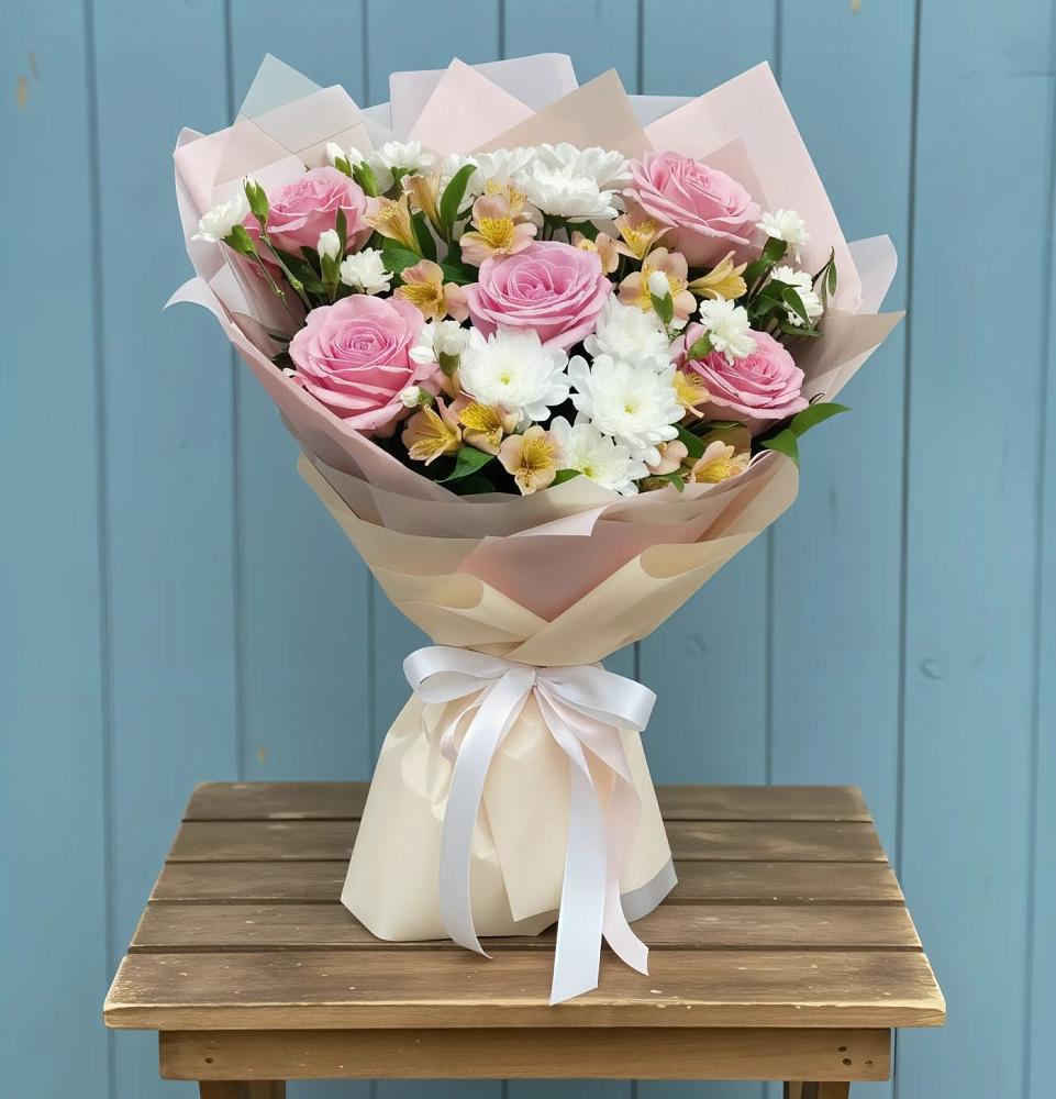 Букет цветов из: Гвоздики, Орхидеи и Розы в Поселок Чайковского