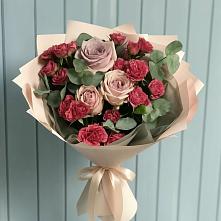 Букет цветов из:  Гвоздики и Розы в Поселок Чайковского