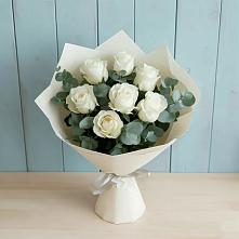 Букет Белые розы в Эвкалипте в Поселок Чайковского
