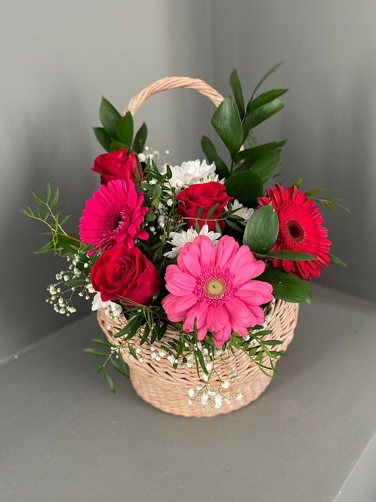 Цветочная композиция из Розы, Хризантемы и Герберы в корзине в Поселок Чайковского