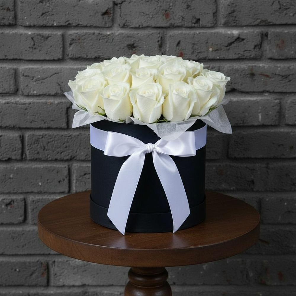 Цветочная композиция из Розы в шляпной коробке в Поселок Чайковского