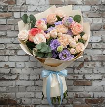 Букет цветов из:  Розы, Лизиантусы и Гвоздики в Поселок Чайковского