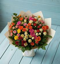 Букет Микс из разноцветных кустовых роз в Поселок Чайковского