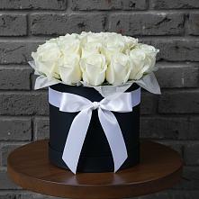 Цветочная композиция из Розы в шляпной коробке в Поселок Чайковского