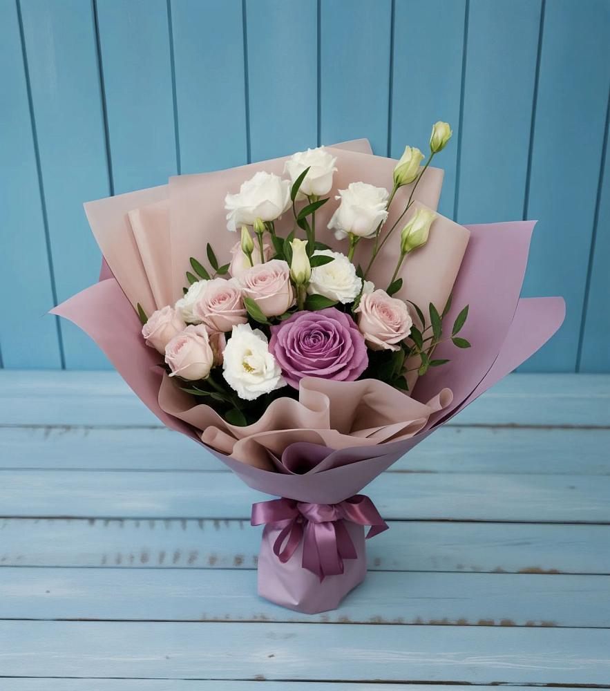 Букет цветов из: Розы и Лизиантусы в Поселок Чайковского